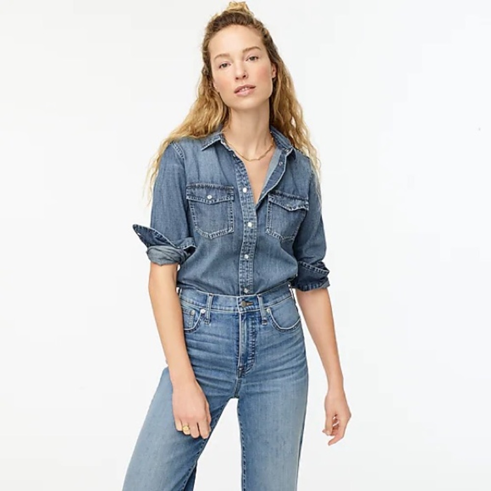 J. Crew Womans’ slim fit chambray western shirt. Pearl like button snaps. Sz S